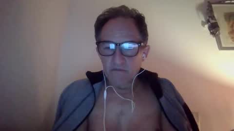 Snapshot of scotchwhieskie chatting on April 27, 11:03 pm scotchwhieskie online show from April 27, 11:03 pm