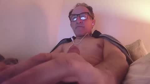 Snapshot of scotchwhieskie chatting on April 29, 11:11 pm scotchwhieskie online show from April 29, 11:11 pm
