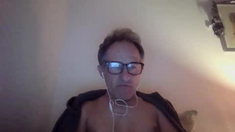 Snapshot of scotchwhieskie chatting on April 30, 10:47 pm scotchwhieskie online show from April 30, 10:47 pm