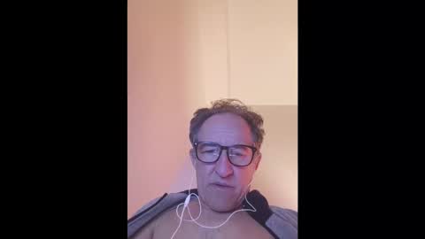Snapshot of scotchwhieskie chatting on May 17, 10:28 pm scotchwhieskie online show from May 17, 10:28 pm