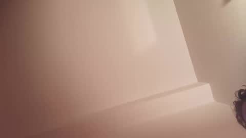 Snapshot of scotchwhieskie chatting on May 18, 10:48 pm scotchwhieskie online show from May 18, 10:48 pm
