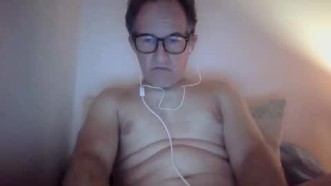 Snapshot of scotchwhieskie chatting on May 31, 10:11 pm scotchwhieskie online show from May 31, 10:11 pm