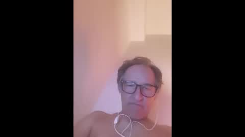 Snapshot of scotchwhieskie chatting on June 7, 10:02 pm scotchwhieskie online show from June 7, 10:02 pm