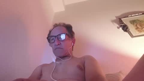Snapshot of scotchwhieskie chatting on June 8, 10:43 pm scotchwhieskie online show from June 8, 10:43 pm