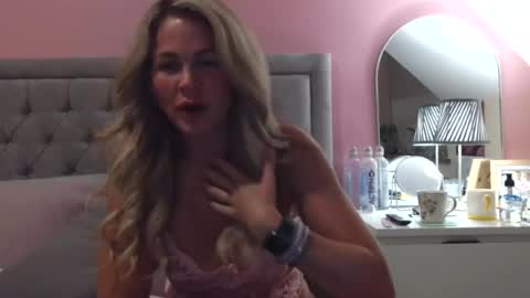Snapshot of scottishlass1985 chatting on August 5, 10:12 pm Scottishlass1985 online show from August 5, 10:12 pm