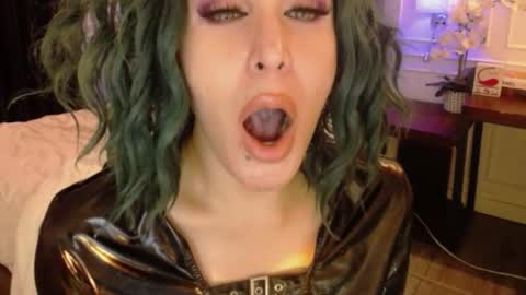 Snapshot of screendoll chatting on February 14, 5:41 am screendoll online show from February 14, 5:41 am