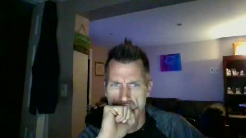 Snapshot of scroach11 chatting on June 1, 7:43 am GettOffMyLawn online show from June 1, 7:43 am