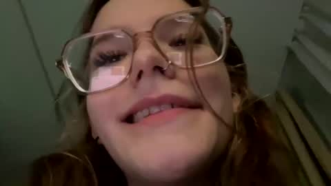 Snapshot of sdddisk chatting on March 8, 6:58 pm sdddisk online show from March 8, 6:58 pm