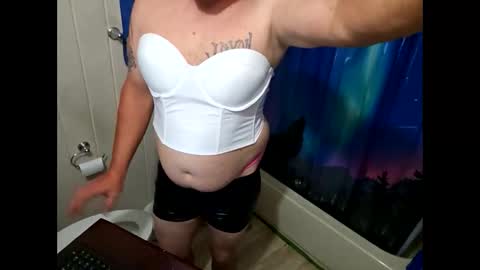 Snapshot of sdraftt45 chatting on February 19, 1:08 am Arin online show from February 19, 1:08 am