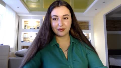 Elizabeth  online show from December 6, 10:05 am