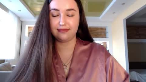 Elizabeth  online show from December 15, 9:45 am