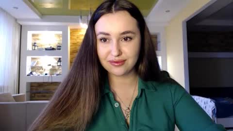 Elizabeth  online show from February 3, 1:40 pm