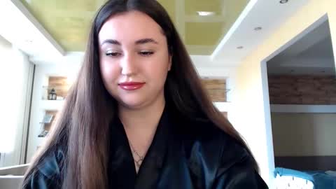 Elizabeth  online show from March 5, 9:38 am