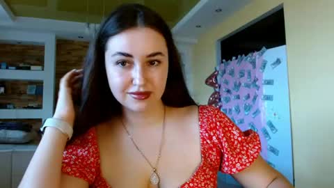 Elizabeth  online show from May 19, 9:15 am