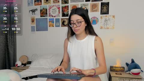 Snapshot of seahotseason chatting on December 17, 4:34 am Aria Independent model online show from December 17, 4:34 am