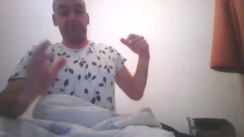 Snapshot of sean20775 chatting on October 1, 12:44 pm Sean online show from October 1, 12:44 pm