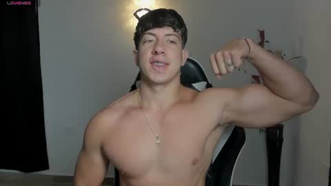 Snapshot of sean_brownx chatting on June 24, 11:42 am Sean online show from June 24, 11:42 am