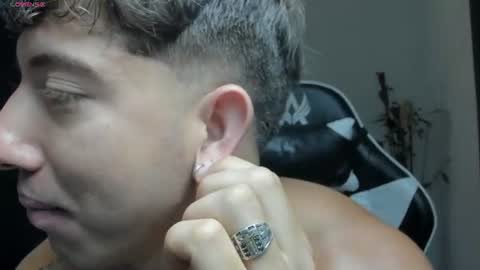 Snapshot of sean_brownx chatting on June 27, 12:22 pm Sean online show from June 27, 12:22 pm