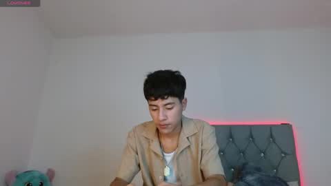 sebas_fire4 online show from May 16, 9:57 pm