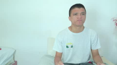 Snapshot of sebas_n_aly chatting on April 24, 1:52 am ely online show from April 24, 1:52 am