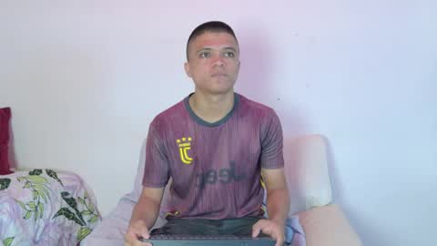 Snapshot of sebas_n_aly chatting on May 14, 11:22 pm ely online show from May 14, 11:22 pm
