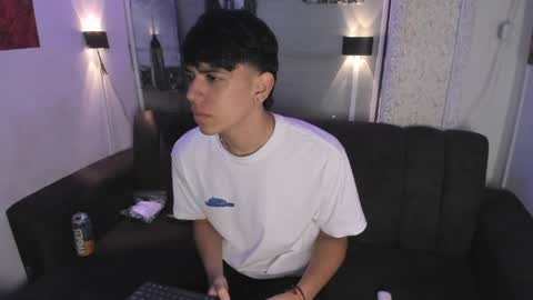 Snapshot of sebas_pretty7 chatting on March 31, 12:27 pm sebas_pretty7 online show from March 31, 12:27 pm