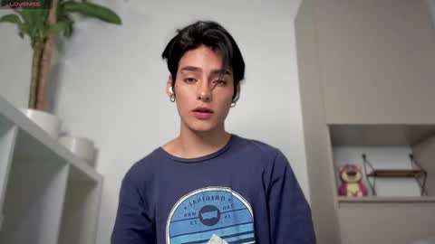 Snapshot of sebas_rosse chatting on December 19, 4:02 am sebastian online show from December 19, 4:02 am