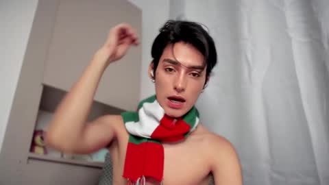 Snapshot of sebas_rosse chatting on December 19, 11:57 pm sebastian online show from December 19, 11:57 pm