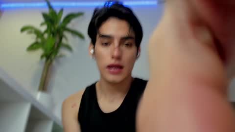 Snapshot of sebas_rosse chatting on January 6, 10:37 pm sebastian online show from January 6, 10:37 pm