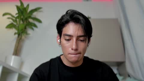 Snapshot of sebas_rosse chatting on January 12, 1:11 am sebastian online show from January 12, 1:11 am