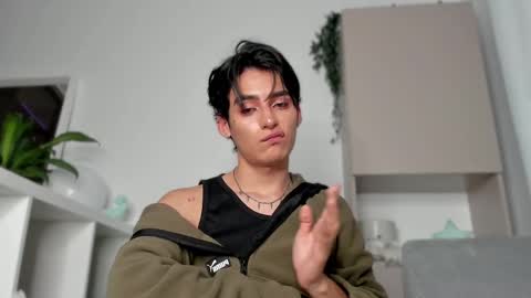 Snapshot of sebas_rosse chatting on February 15, 12:59 am sebastian online show from February 15, 12:59 am