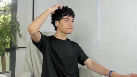 Snapshot of sebas_rosse chatting on September 28, 2:11 pm sebastian online show from September 28, 2:11 pm