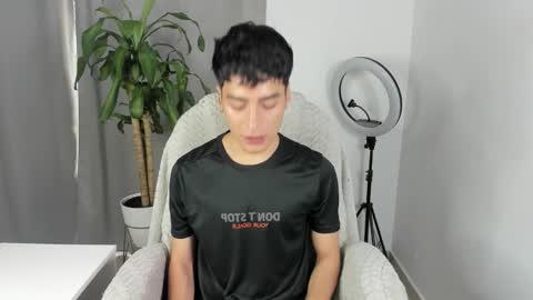 Snapshot of sebas_rosse chatting on December 4, 3:10 pm sebastian online show from December 4, 3:10 pm