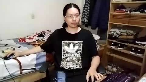 Snapshot of sebasslops chatting on December 15, 7:10 pm Sebas online show from December 15, 7:10 pm