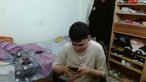 Snapshot of sebasslops chatting on February 1, 8:39 am Sebas online show from February 1, 8:39 am