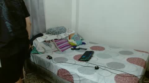 Snapshot of sebasslops chatting on February 5, 2:59 pm Sebas online show from February 5, 2:59 pm