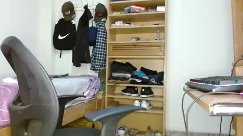 Snapshot of sebasslops chatting on February 8, 11:34 pm Sebas online show from February 8, 11:34 pm