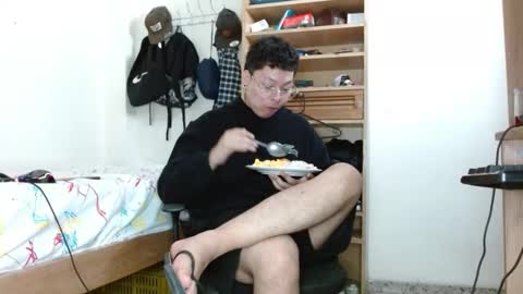 Snapshot of sebasslops chatting on February 13, 2:23 am Sebas online show from February 13, 2:23 am