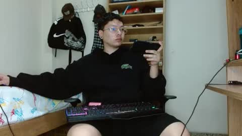 Snapshot of sebasslops chatting on February 14, 1:02 am Sebas online show from February 14, 1:02 am