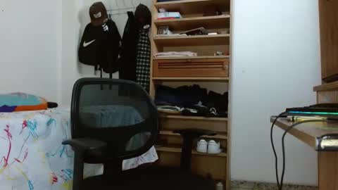 Snapshot of sebasslops chatting on February 17, 12:54 am Sebas online show from February 17, 12:54 am