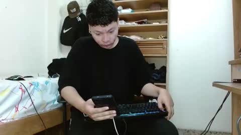 Snapshot of sebasslops chatting on February 17, 11:20 pm Sebas online show from February 17, 11:20 pm