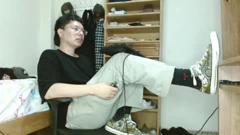 Snapshot of sebasslops chatting on February 19, 7:39 am Sebas online show from February 19, 7:39 am