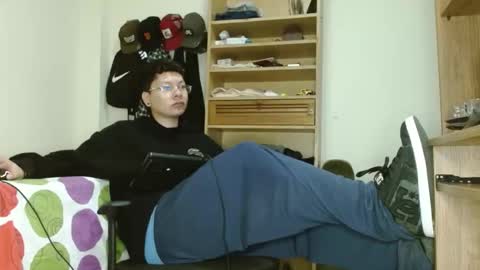 Snapshot of sebasslops chatting on February 20, 4:28 am Sebas online show from February 20, 4:28 am