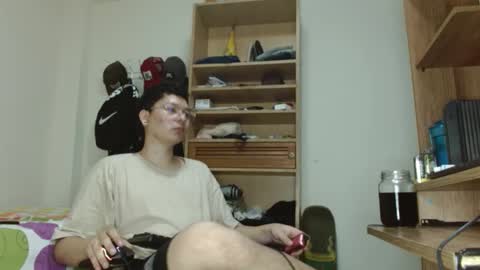 Snapshot of sebasslops chatting on February 23, 4:13 pm Sebas online show from February 23, 4:13 pm