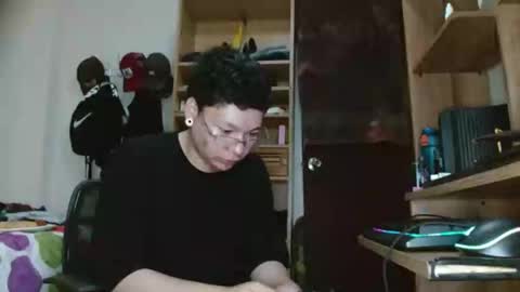 Snapshot of sebasslops chatting on February 23, 11:47 pm Sebas online show from February 23, 11:47 pm