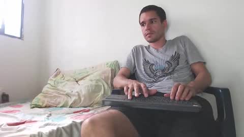 Snapshot of sebasslops chatting on February 24, 7:41 pm Sebas online show from February 24, 7:41 pm