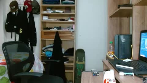 Snapshot of sebasslops chatting on February 26, 2:04 am Sebas online show from February 26, 2:04 am