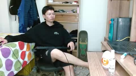 Snapshot of sebasslops chatting on February 28, 12:54 am Sebas online show from February 28, 12:54 am