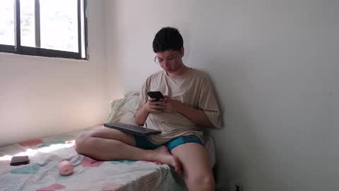 Snapshot of sebasslops chatting on March 2, 3:59 pm Sebas online show from March 2, 3:59 pm