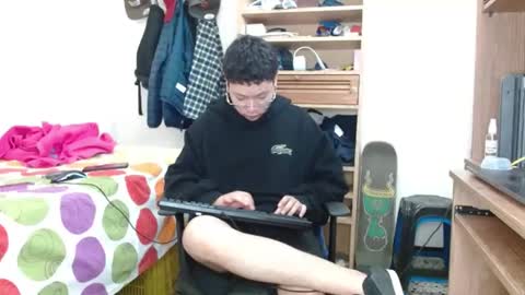 Snapshot of sebasslops chatting on March 6, 9:36 am Sebas online show from March 6, 9:36 am